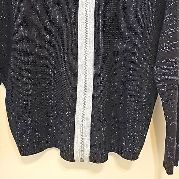 Venti 6 LLC sweater size small. - Picture 4 of 8